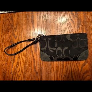 🚫 SOLD 🚫 Coach Wristlet